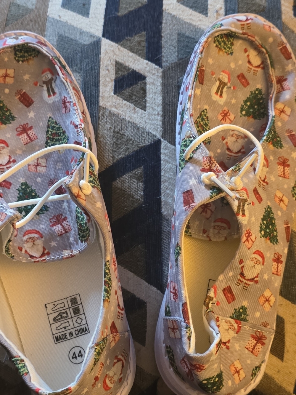 Source Unknown Beige Christmas Print Flats with Green and Red Accents